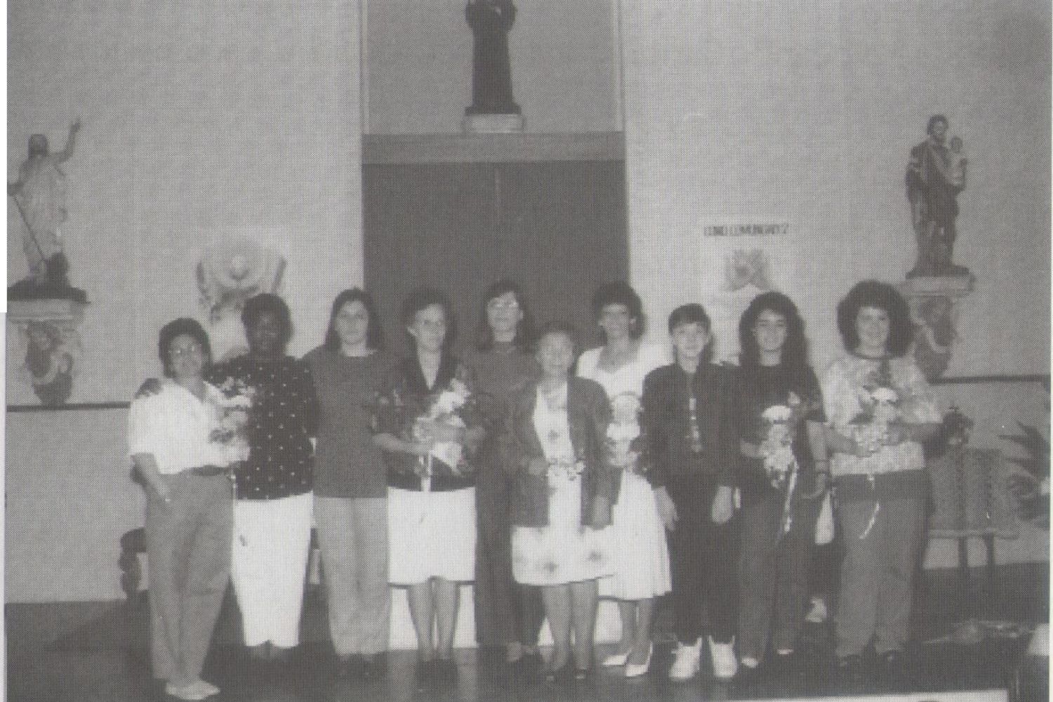Catequistas em 1988. Da esq pra dir: Esperança, Ivone, Roseli, Wilma, Valmeris, Ana Nery, Shirley, Ronaldo, Adriana e Marisa