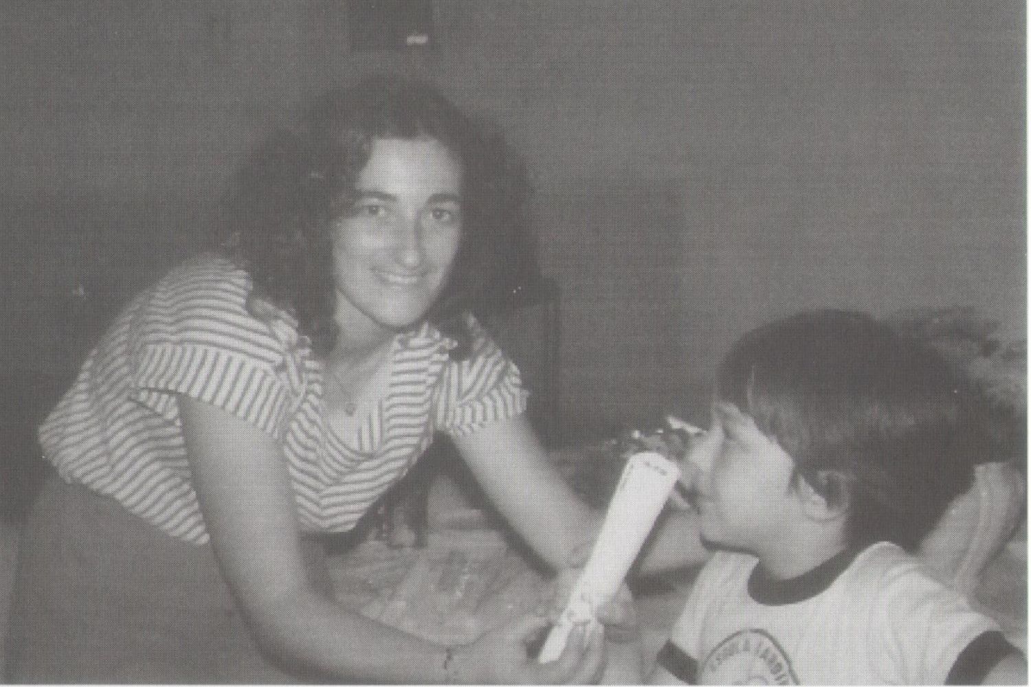 Prof Sueli Pavan e seu aluno Ronaldo Ortigoso em 2 de dezembro de 1983
