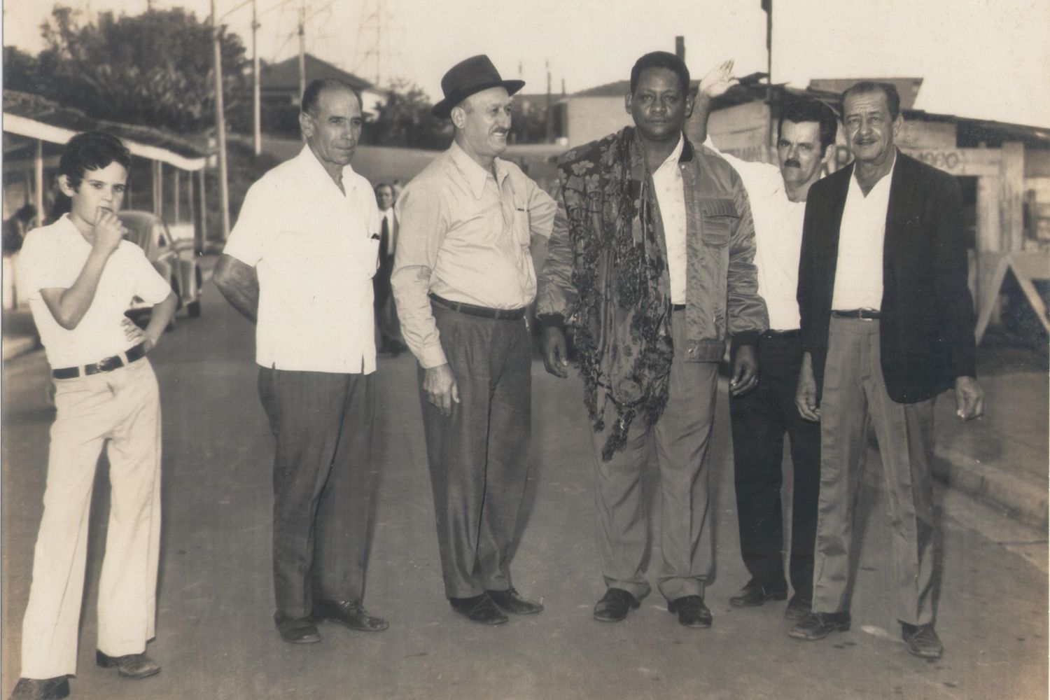 Nesta foto estão identificados,  quarto (Sr Severino dos Santos), quinto (Sr Francisco José Escarizza) e sexto (Sr Antonio Francisco de Lima)