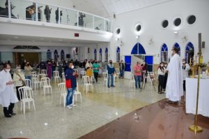 Foto da igreja durante a celebração no primeiro dia do tríduo da festa de Santa Rita de Cássia 2021